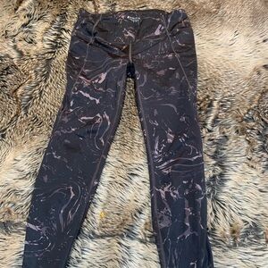 Athleta black marble velocity stash pocket 7/8 leggings Size S